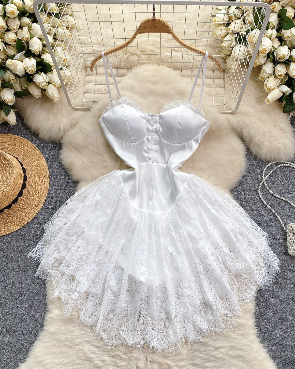 Vestido Curto Alça Fina Estruturado Chloe