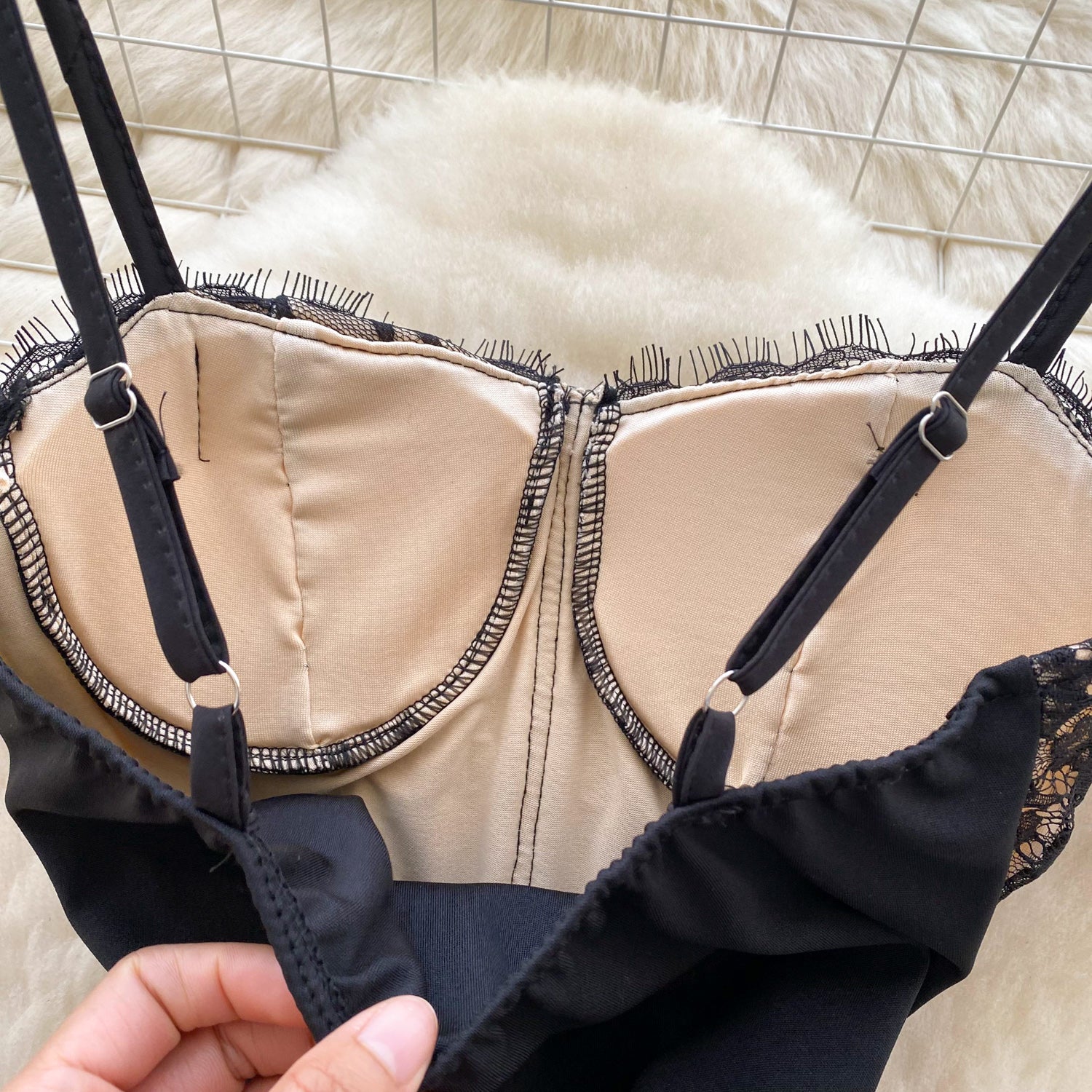 Vestido Curto Alça Fina Babado Justo Serena