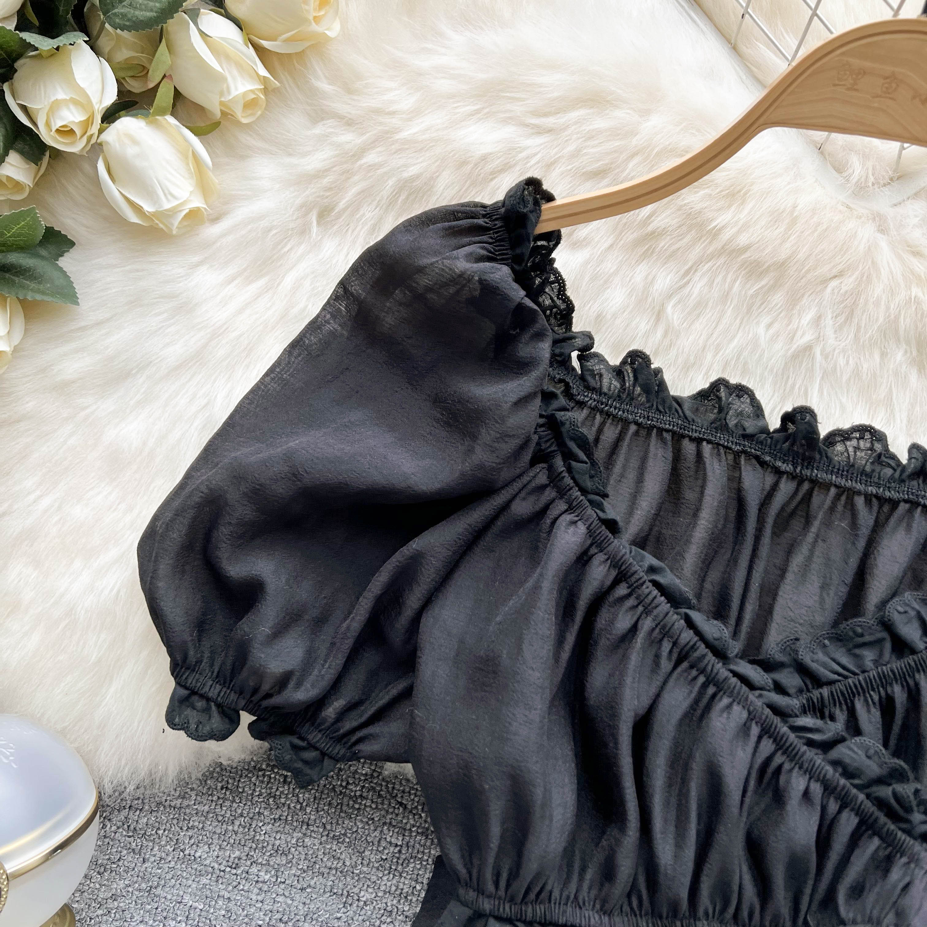 Cropped Babado Decote V Amélia