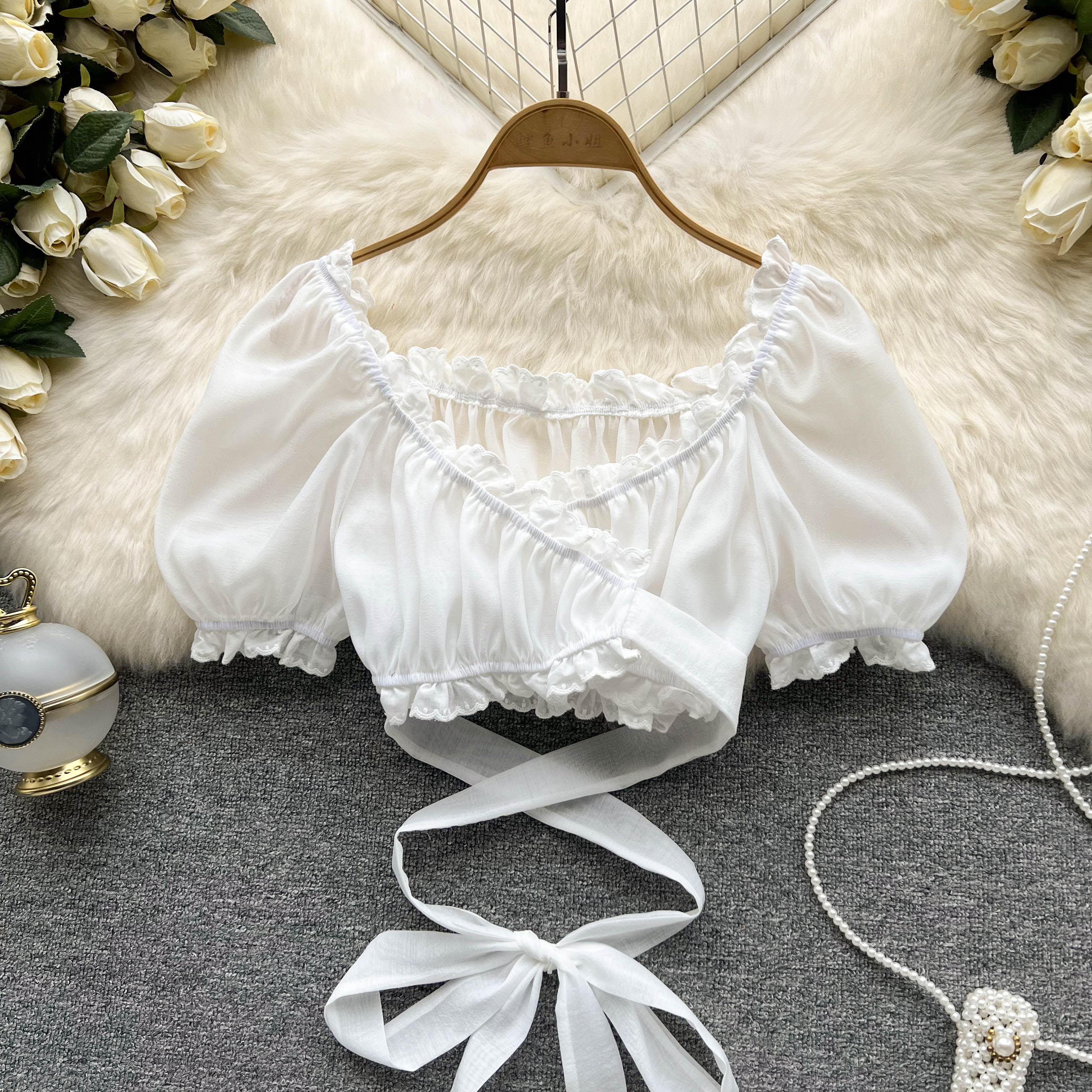 Cropped Babado Decote V Amélia