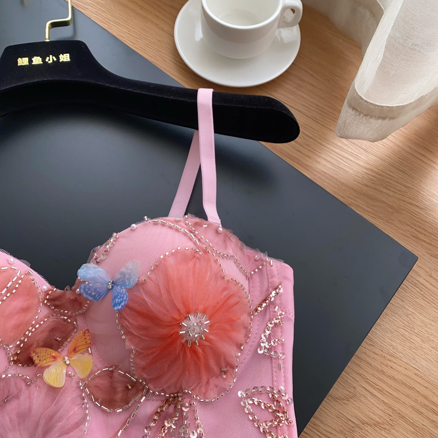 Cropped Bordado Floral Alça Fina Chloe