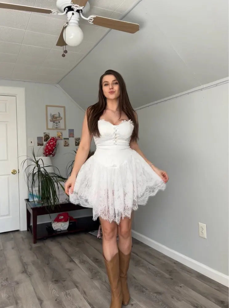 Vestido Curto Alça Fina Estruturado Chloe