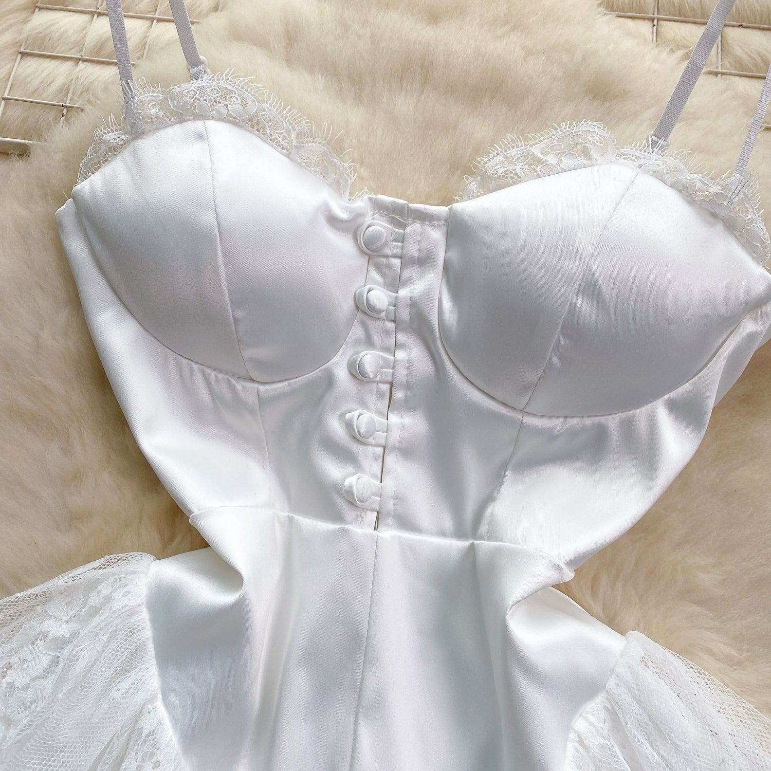 Vestido Curto Alça Fina Estruturado Chloe