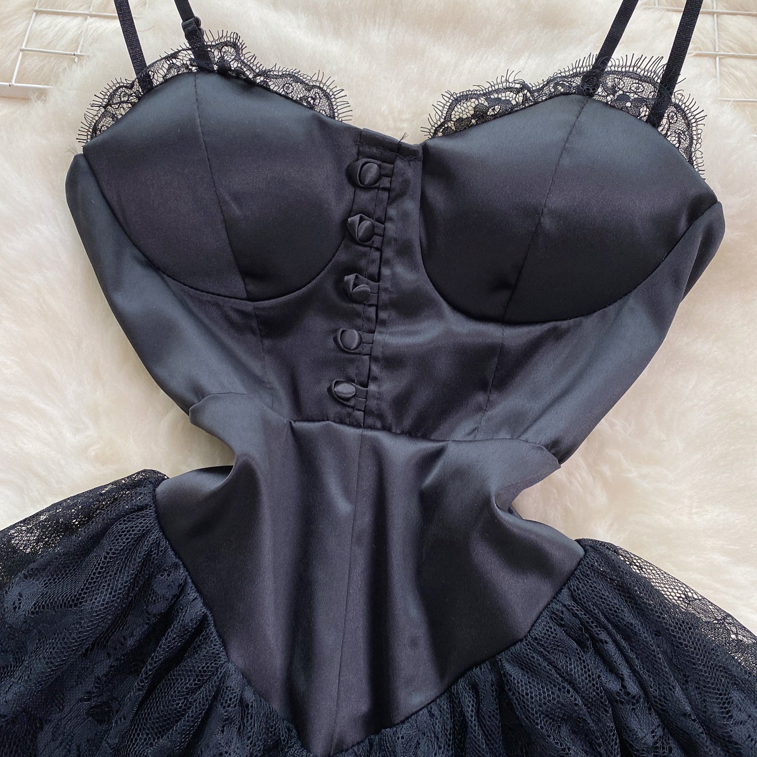 Vestido Curto Alça Fina Estruturado Chloe