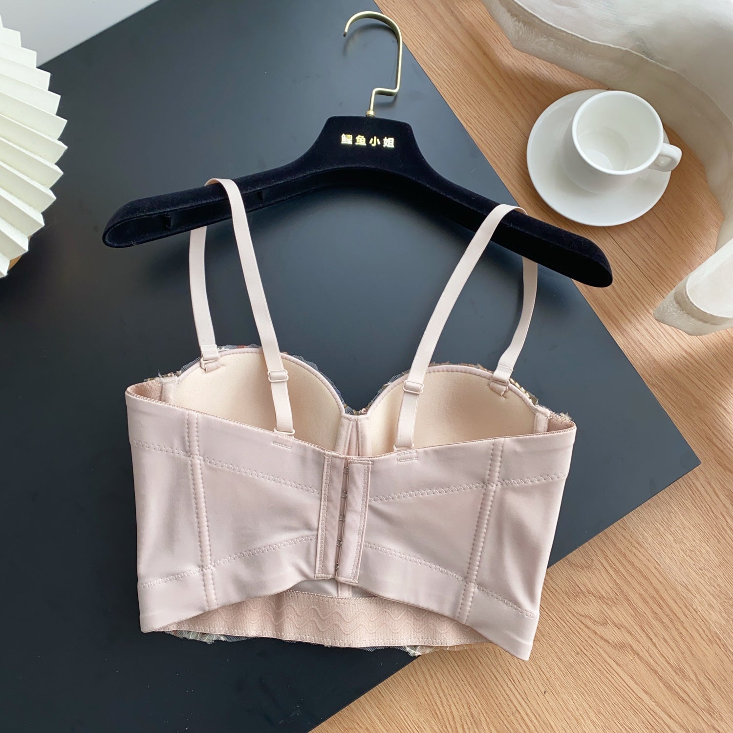 Cropped Bordado Floral Alça Fina Chloe