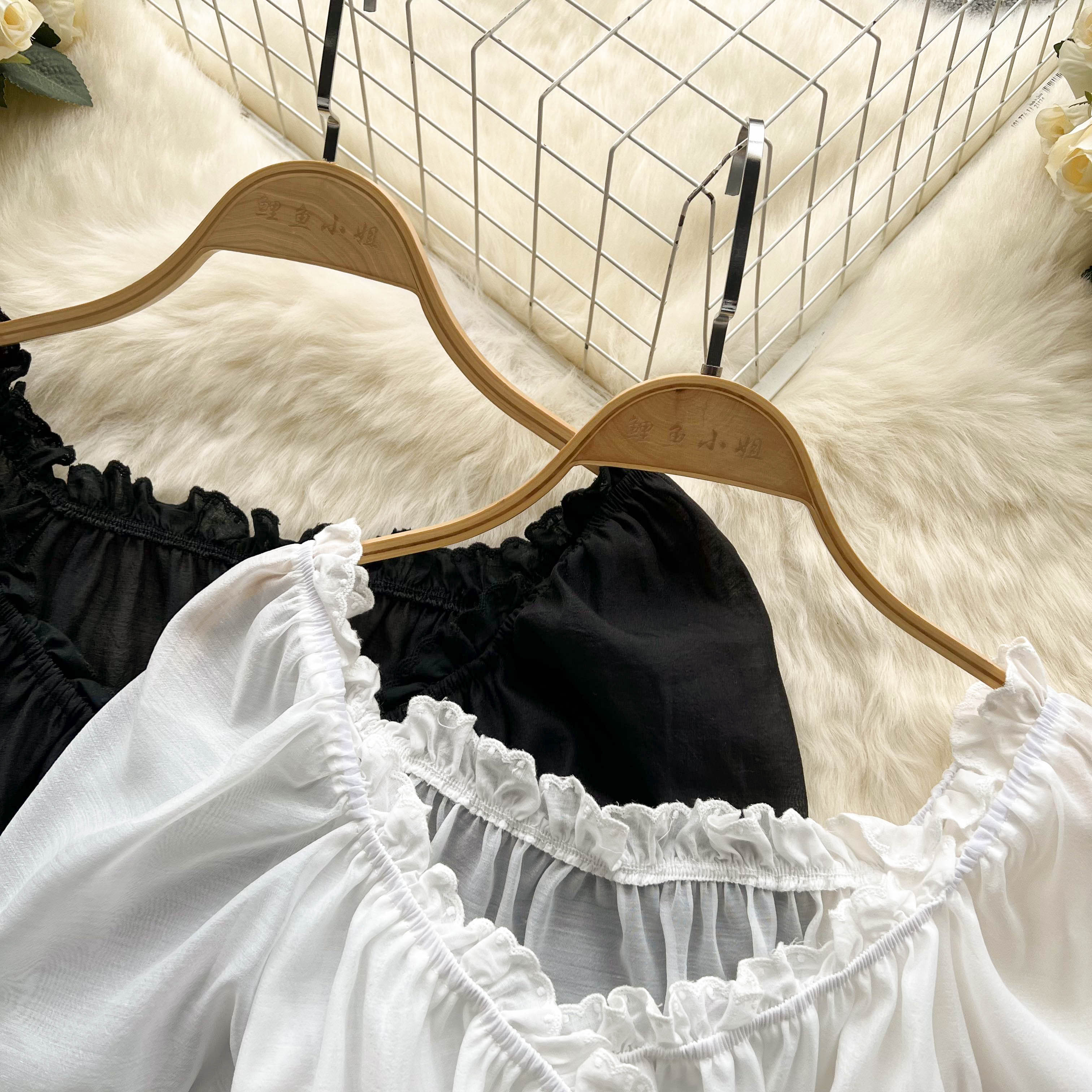 Cropped Babado Decote V Amélia