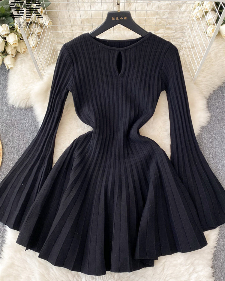 Vestido Curto Plissado Manga Flare Jasmim