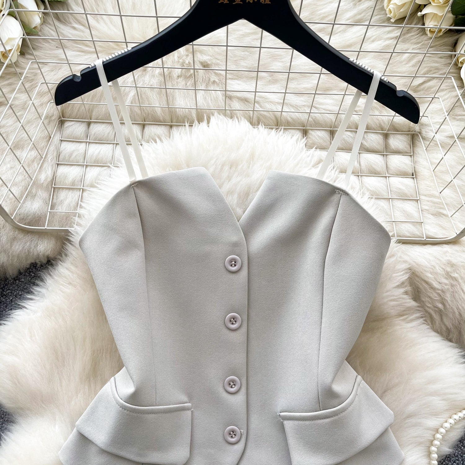 Cropped Estruturado Alça Fina Abotoamento Elisa