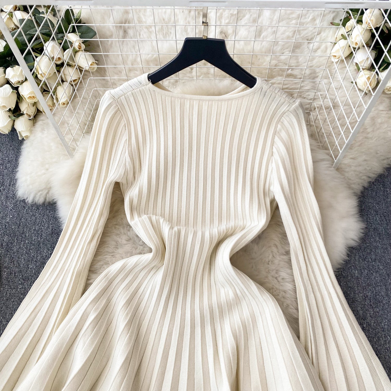 Vestido Curto Plissado Manga Flare Jasmim