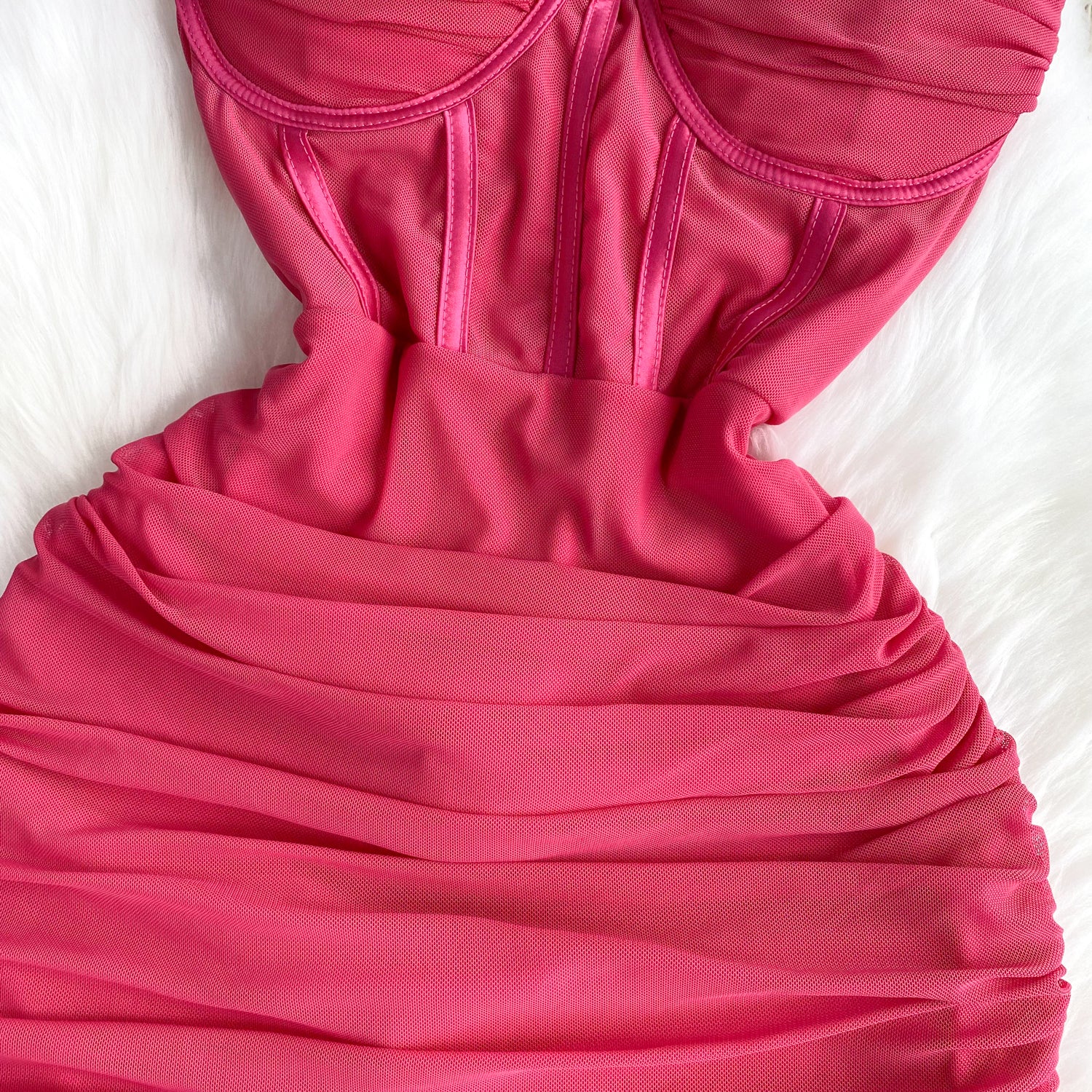 Vestido Curto Alça Fina Justo Decote Coração Maya