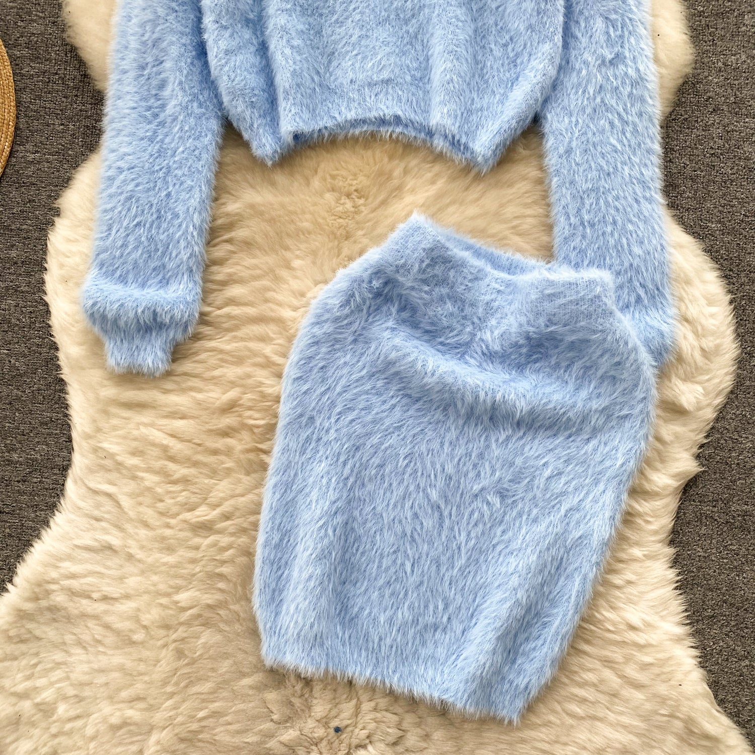 Conjunto Manga Longa Saia Curta Bianca