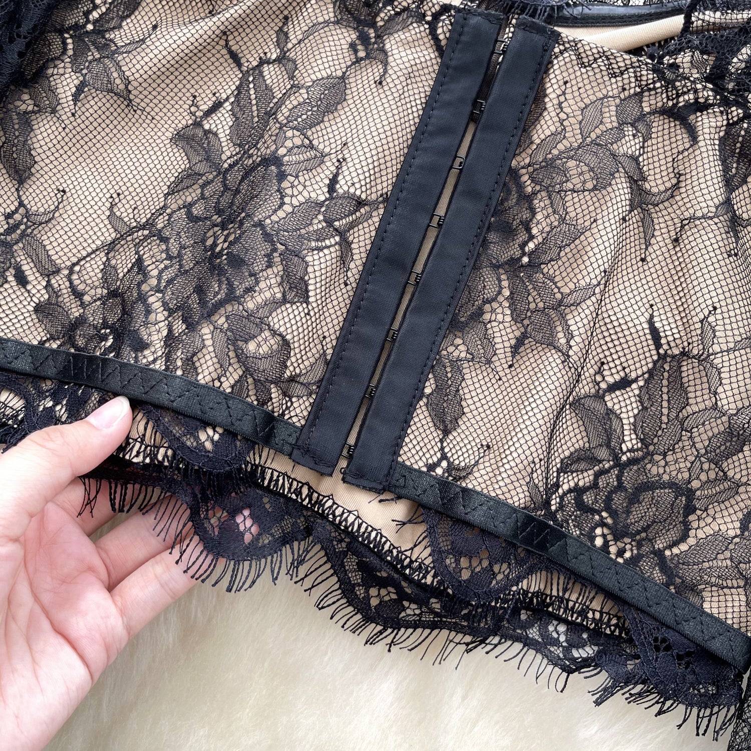 Cropped Renda Manga Flare Decote Quadrado Luna