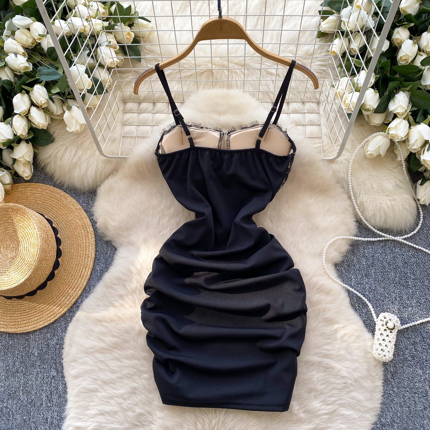 Vestido Curto Alça Fina Babado Justo Serena