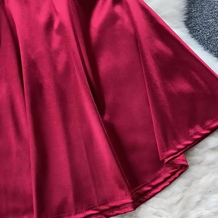 Vestido Curto Decote V Alça Fina Fluido Valéria