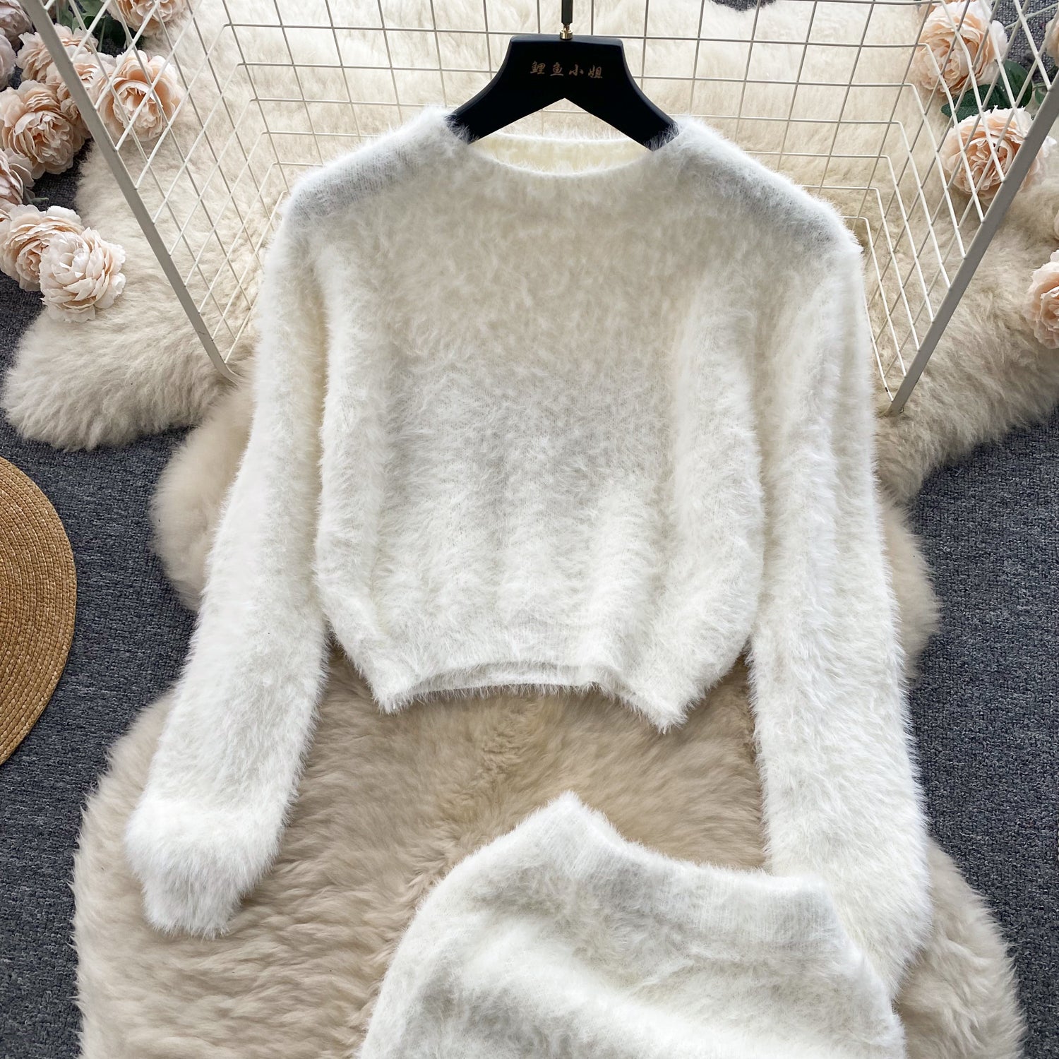 Conjunto Manga Longa Saia Curta Bianca